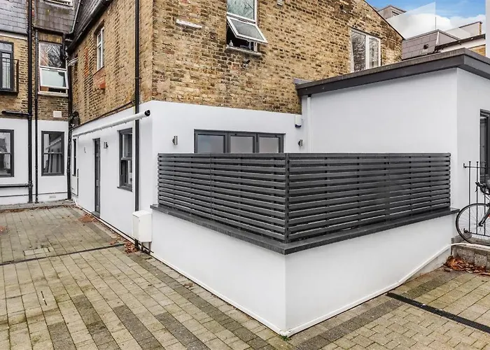 Stylish 1Br 1Ba Private Patio