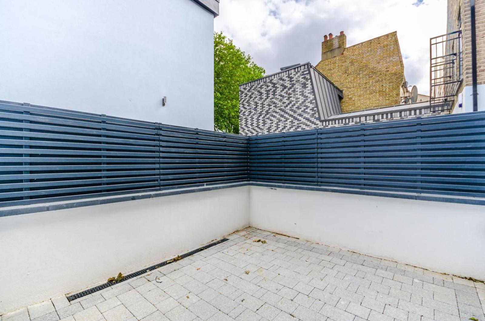 Stylish 1br 1ba Private Patio Londra